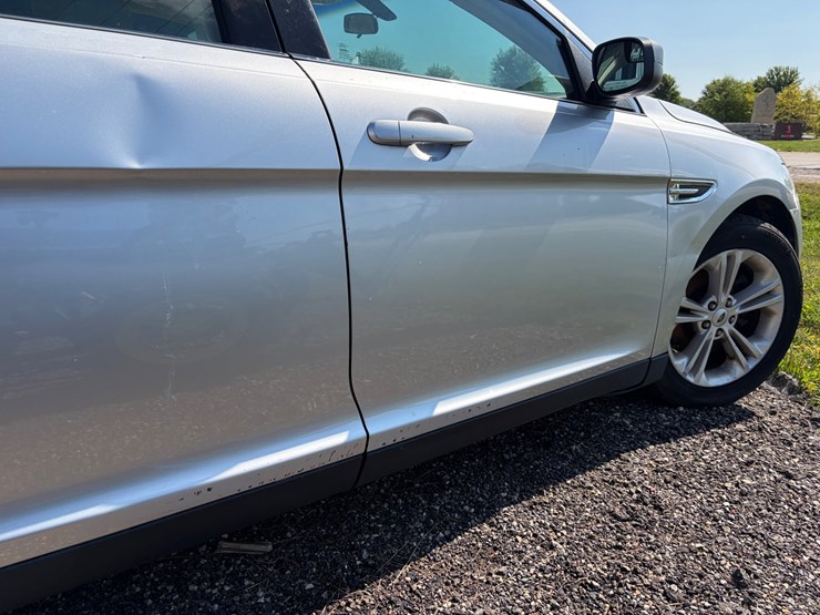 #2391-•-2016-ford-taurus-non-runner(wi-title)-image-16
