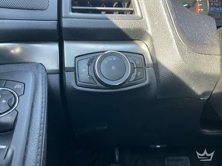 2019-ford-explorer-image-17