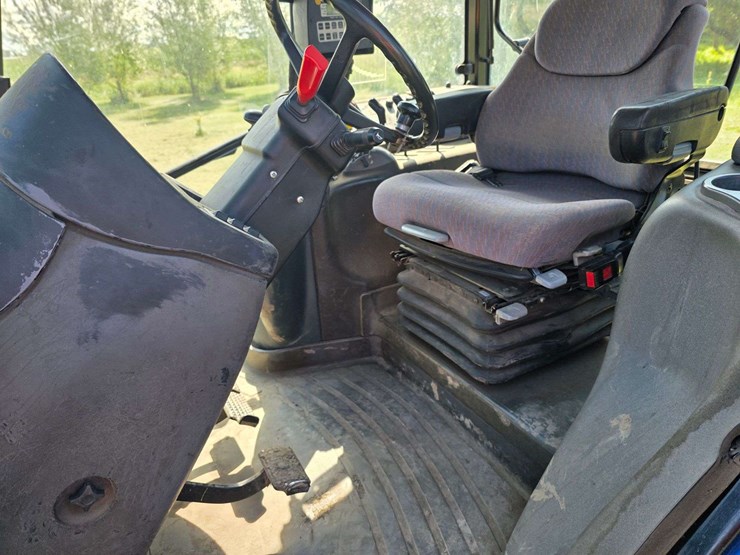 2003-new-holland-tm155-image-64