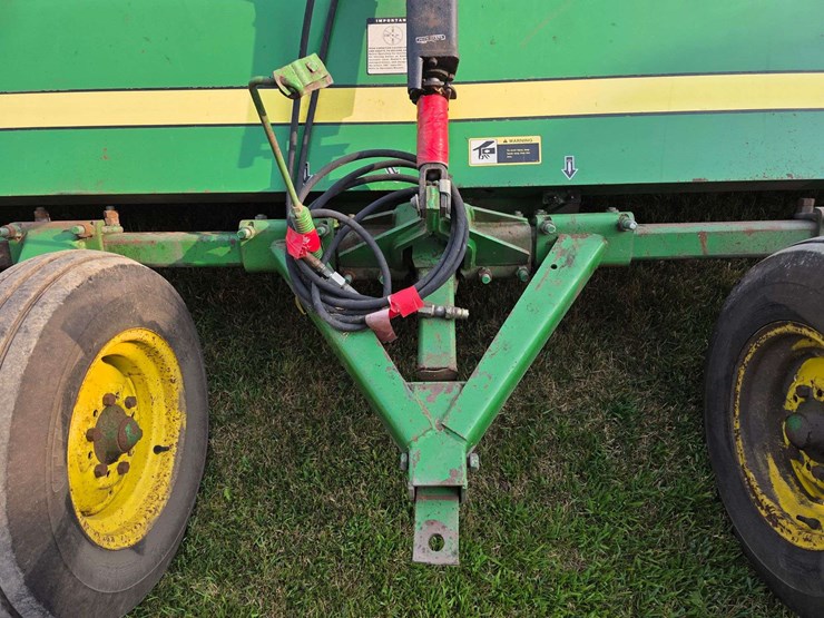 john-deere-220-image-25