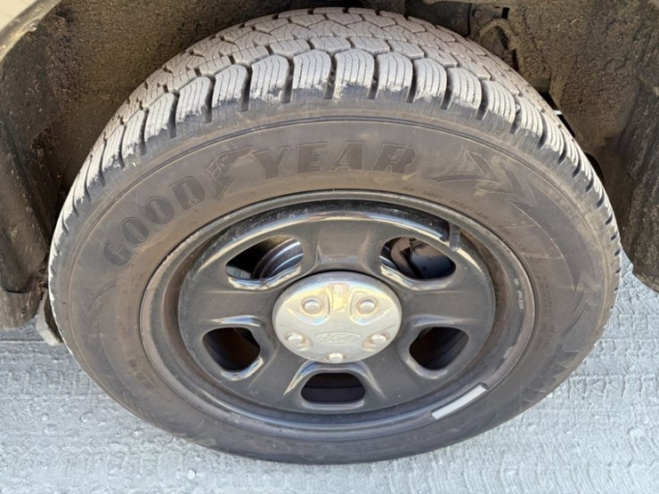 2017-ford-explorer-image-17