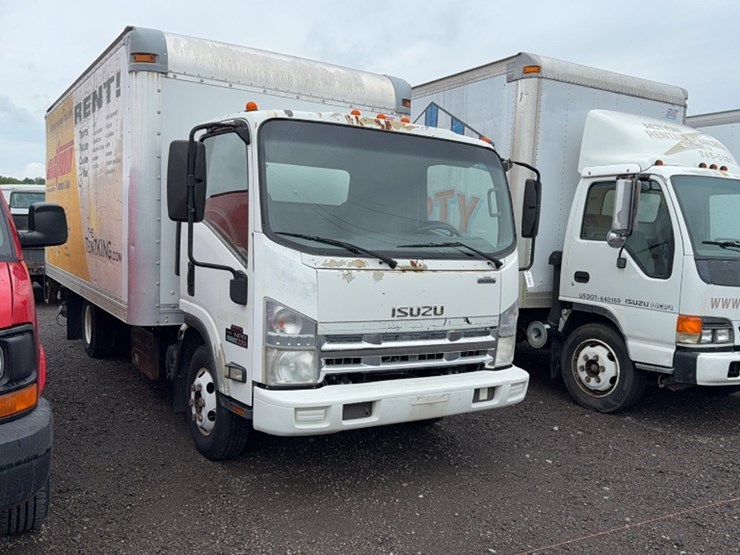 2011-isuzu-npr-image-3