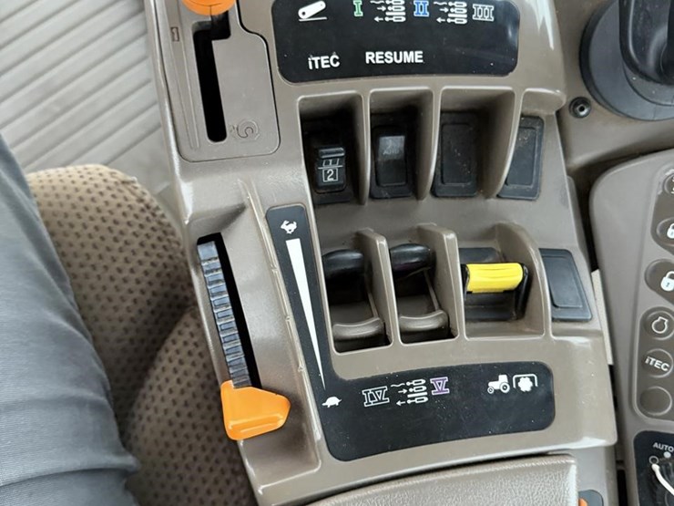 2012-john-deere-7230r-image-50