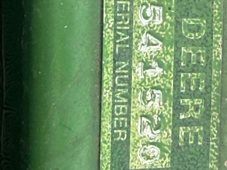 john-deere-220-image-10
