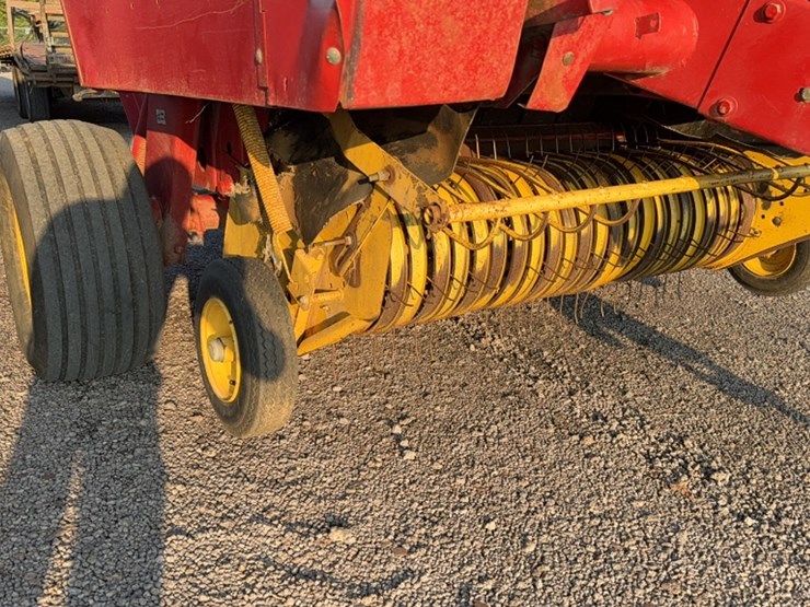 new-holland-660-image-4