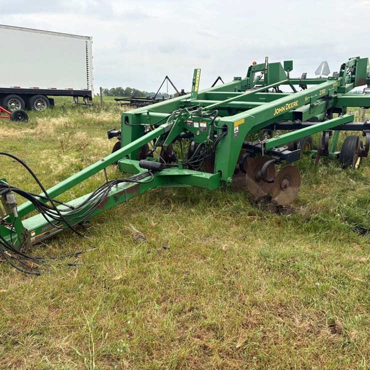 JOHN DEERE 2700