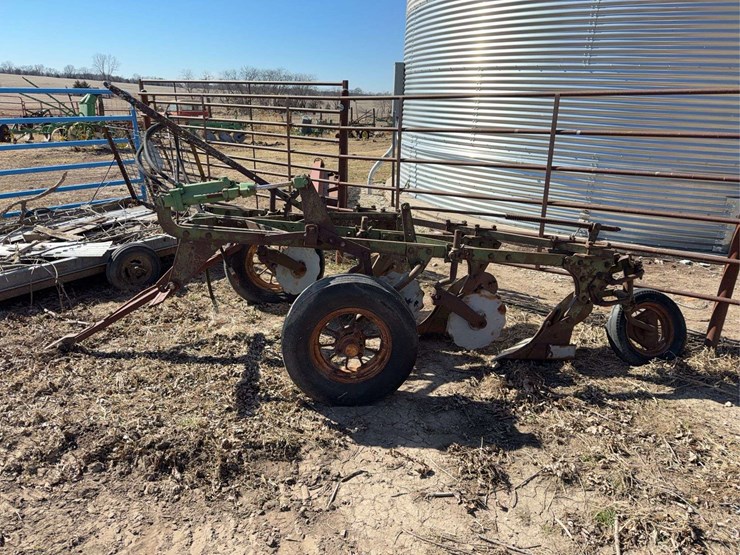 john-deere-no.-55-a-b-h-pull-type-three-bottom-plow-image-2