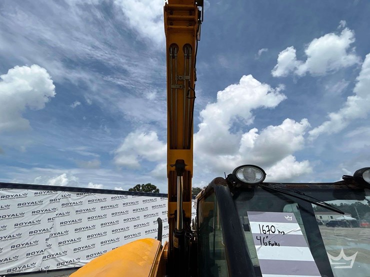 2014-jcb-527-58-image-12