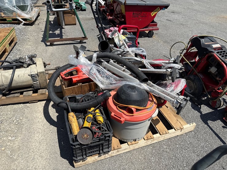 #6093-•-pallet-of-misc-tools-image-3