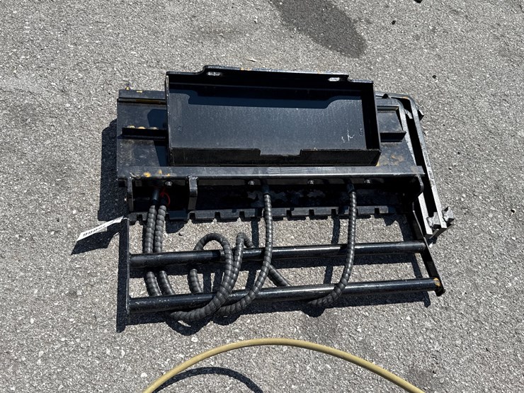 #6095-•-30"-dingo-hyd-sliding-pallet-forks-image-2