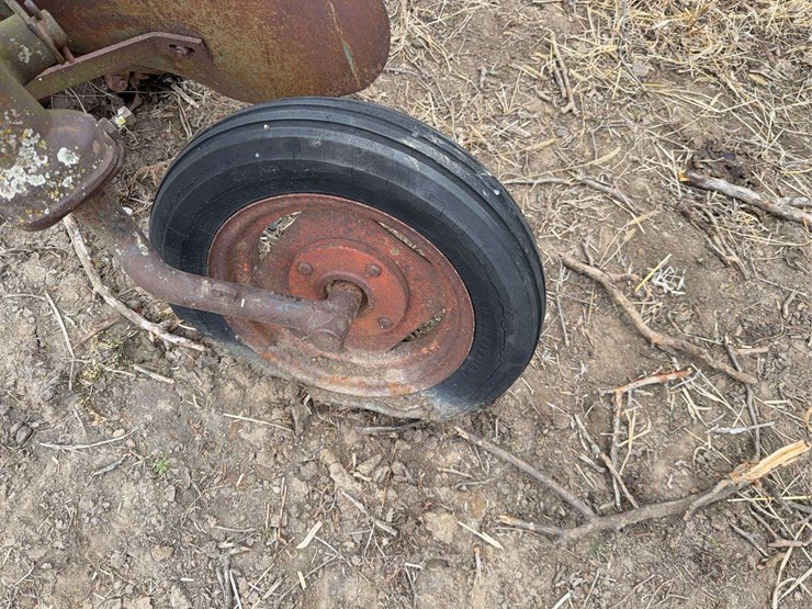 mccormick-pull-type-three-bottom-plow-image-17