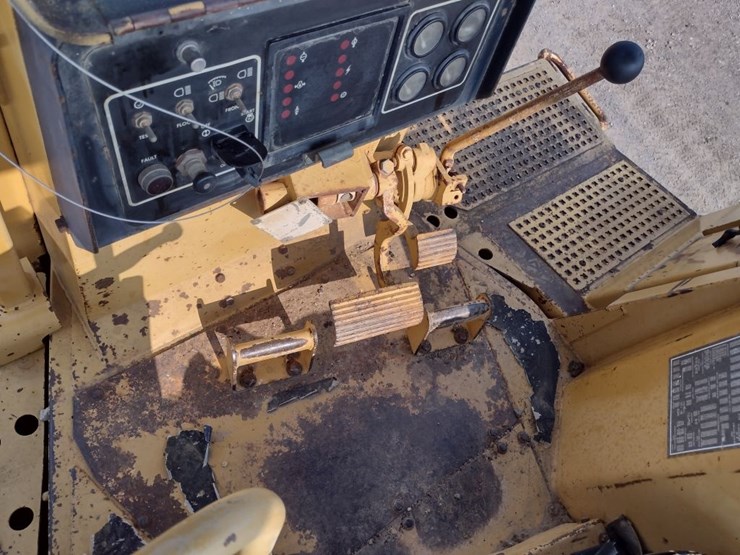 caterpillar-d6h-image-10