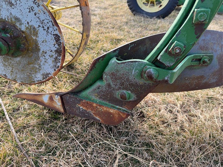 john-deere-pull-type-two-bottom-plow-image-24