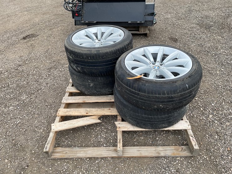 #4561-•-(4)-bmw-5-bolt-rims-with-tires-image-4