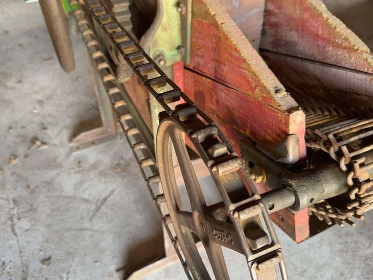 john-deere-no.-2-two-hole-corn-sheller-image-8