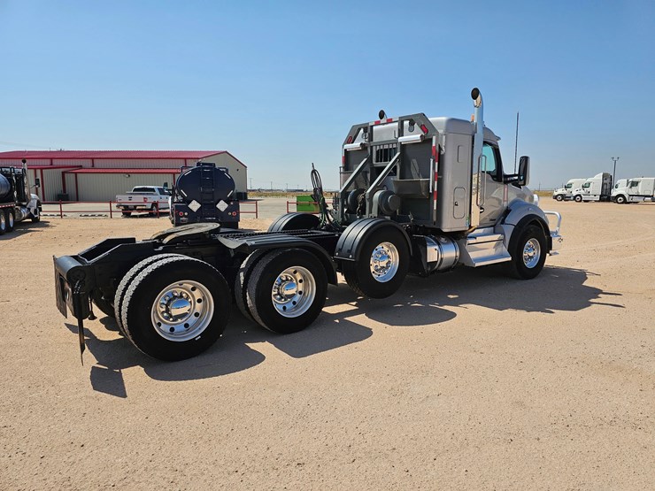 2022-kenworth-t880-image-5