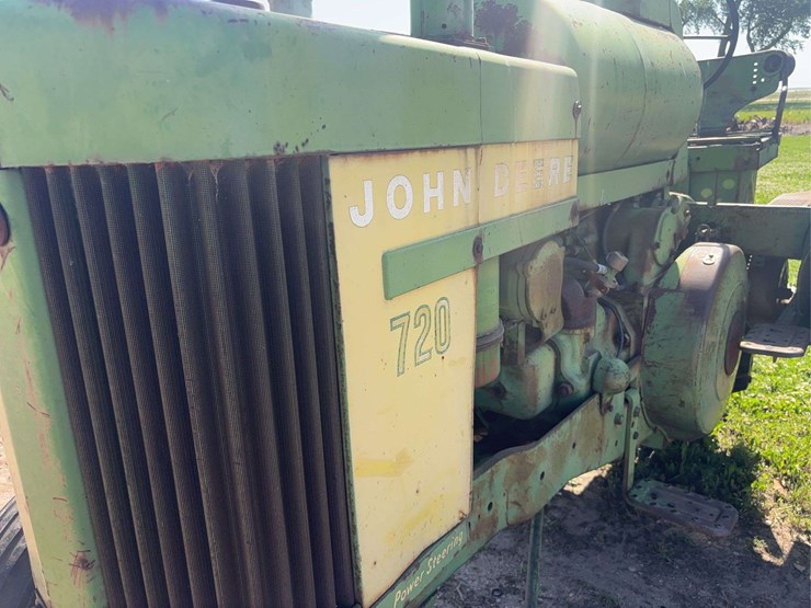 john-deere-720-image-18