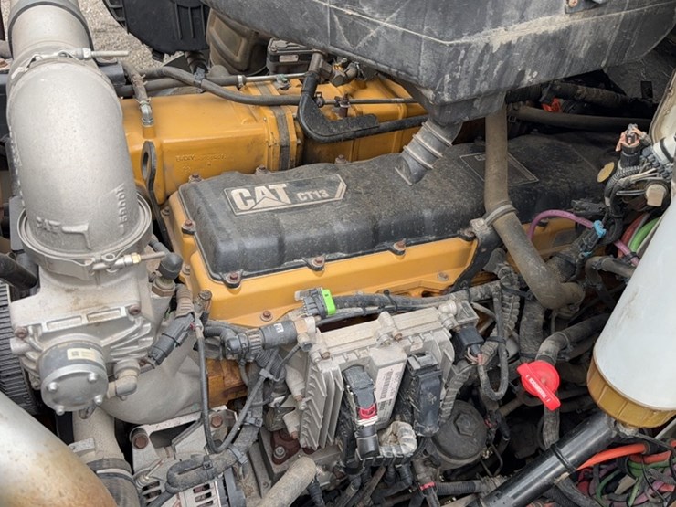2013-caterpillar-ct660-image-22