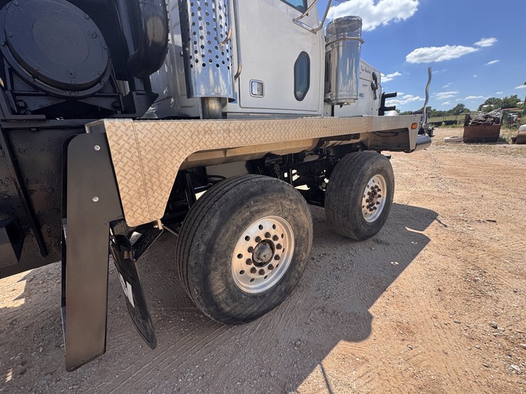 2007-western-star-6900xd-image-11