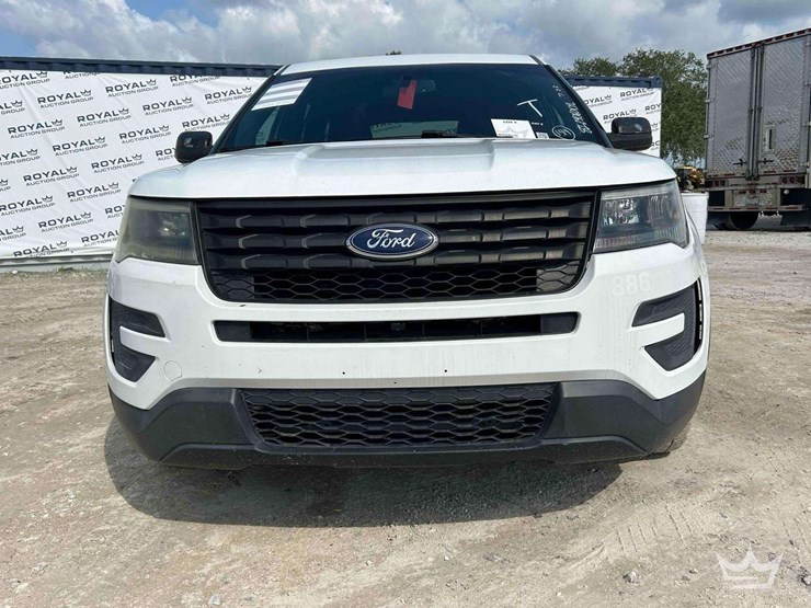 2016-ford-explorer-image-23