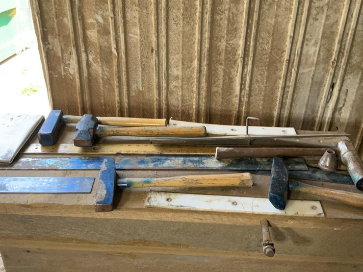 #173-•-hanchett-tilting-anvil-and-bench-image-13