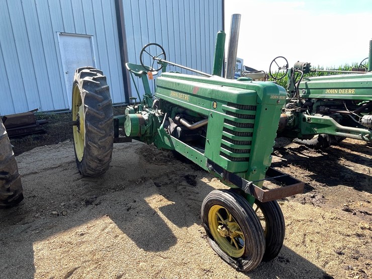 john-deere-b-image-3