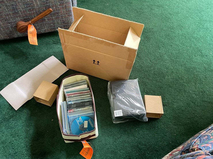#7316-•-cds-and-cd-organizer-image-1