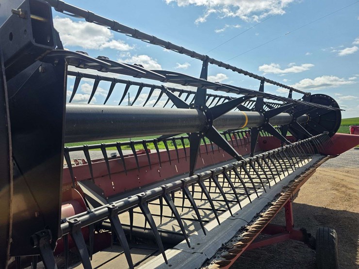 2014-case-ih-3162-image-38
