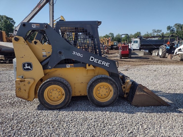 deere-318g-image-3