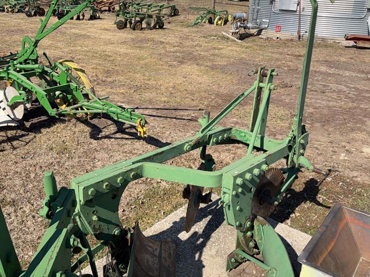 john-deere-three-point-two-bottom-plow-image-5