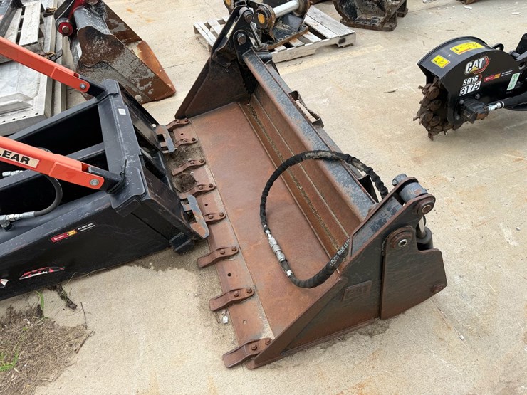 72"-skid-steer-bucket-image-1