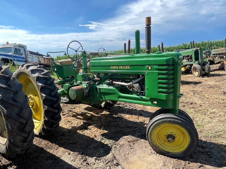 john-deere-b-image-4