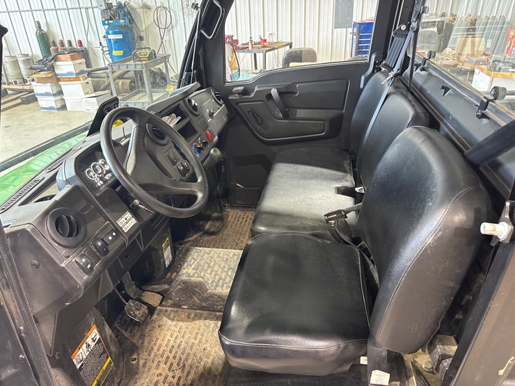 2023-john-deere-gator-image-6
