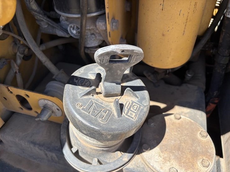 2005-caterpillar-143h-image-65