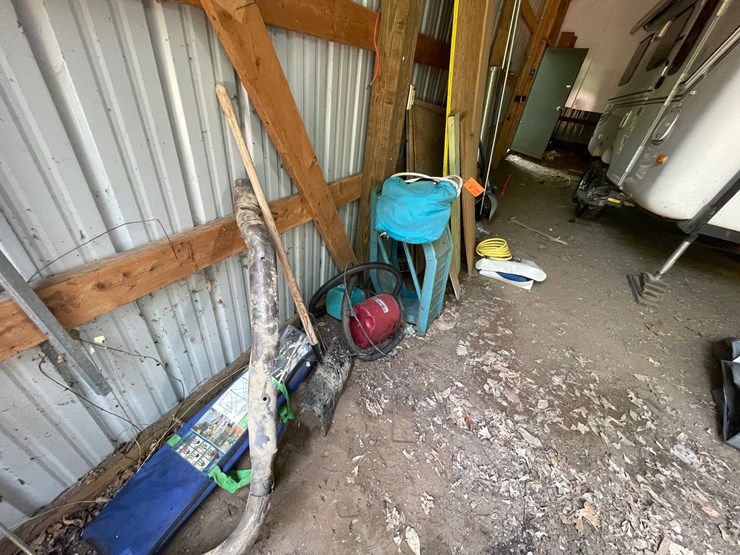 #7107-•-contents-of-wall-image-11