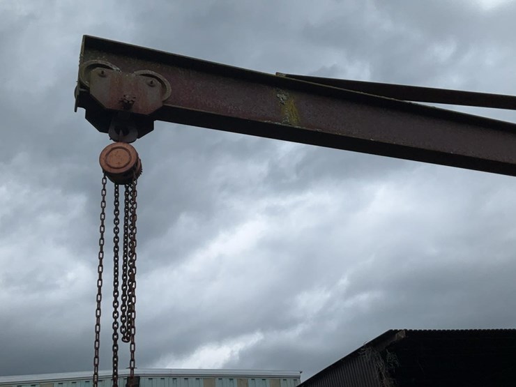 #135-•-1/2-ton-crane-hoist-image-5