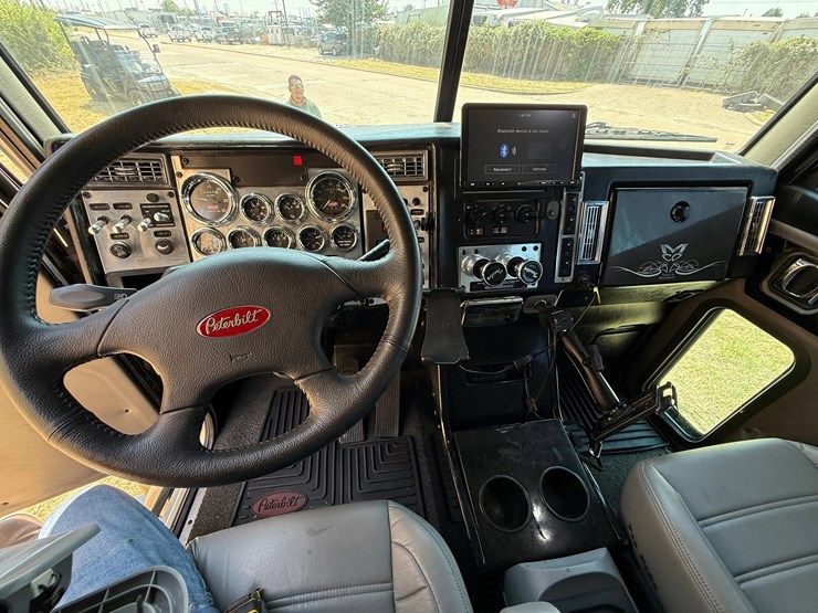 2007-peterbilt-335-image-21
