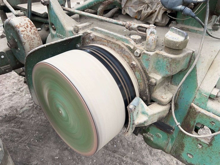 john-deere-70-image-30
