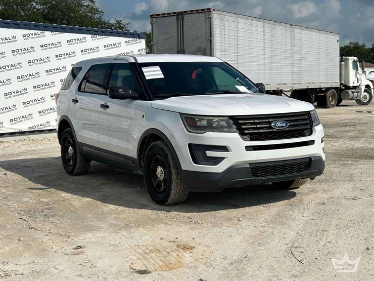 2016-ford-explorer-image-2