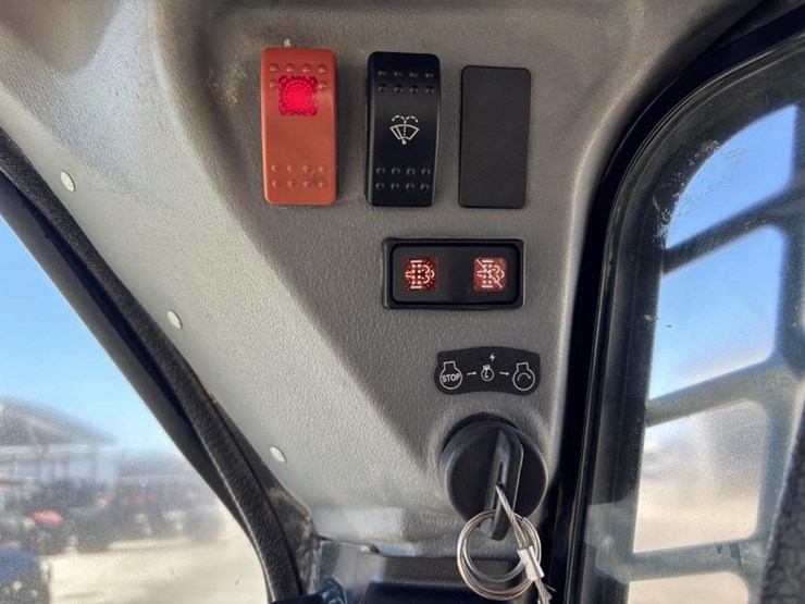 2018-yanmar-s220r-image-27