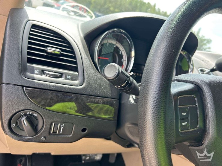 2013-dodge-grand-caravan-image-17
