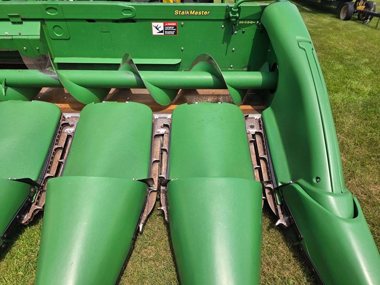 2013-john-deere-608c-image-18