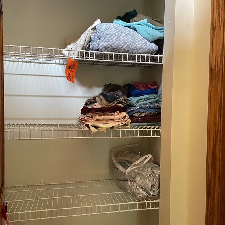 #7300 • Contents of Closet