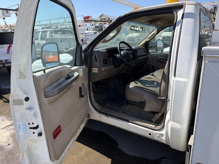 2004-ford-f350-image-13