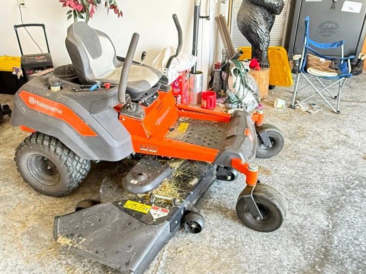 husqvarna-z-254f-special-edition-riding-mower-image-2