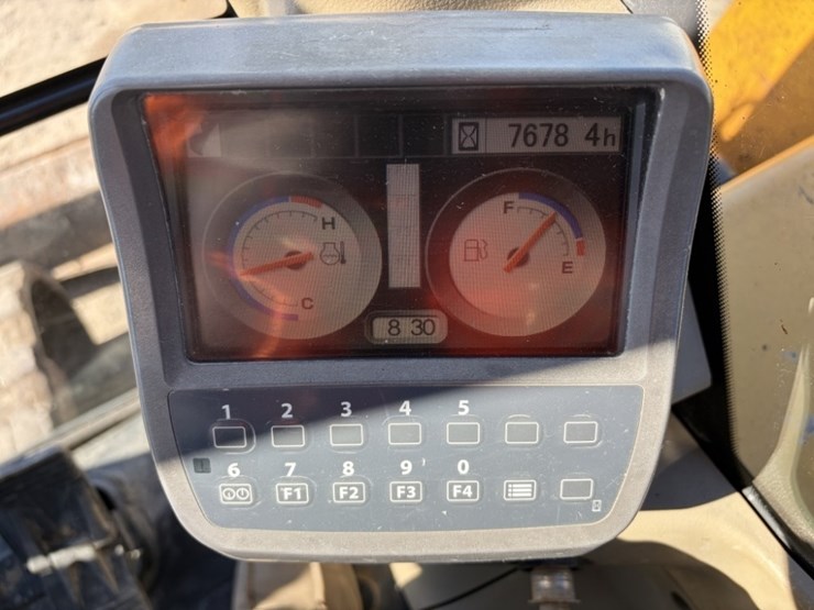 2011-deere-85d-image-34