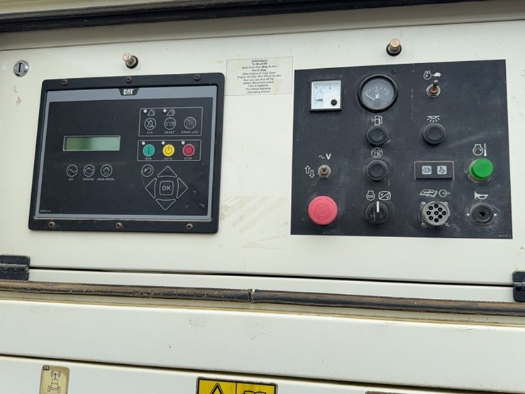 #2099-•-cat-x0200-2-towable-generator-image-11