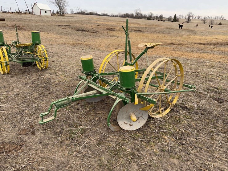 john-deere-two-row-planter-image-1