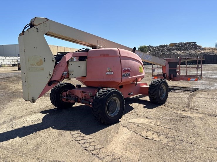 2003-jlg-600a-image-3