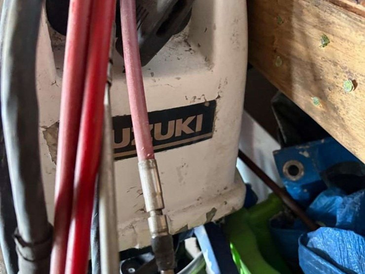suzuki-dt-30-outboard-motor-image-3